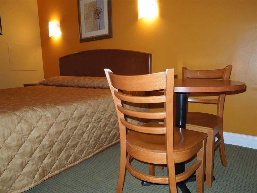 Lakeland Inn - Bohemia מראה חיצוני תמונה